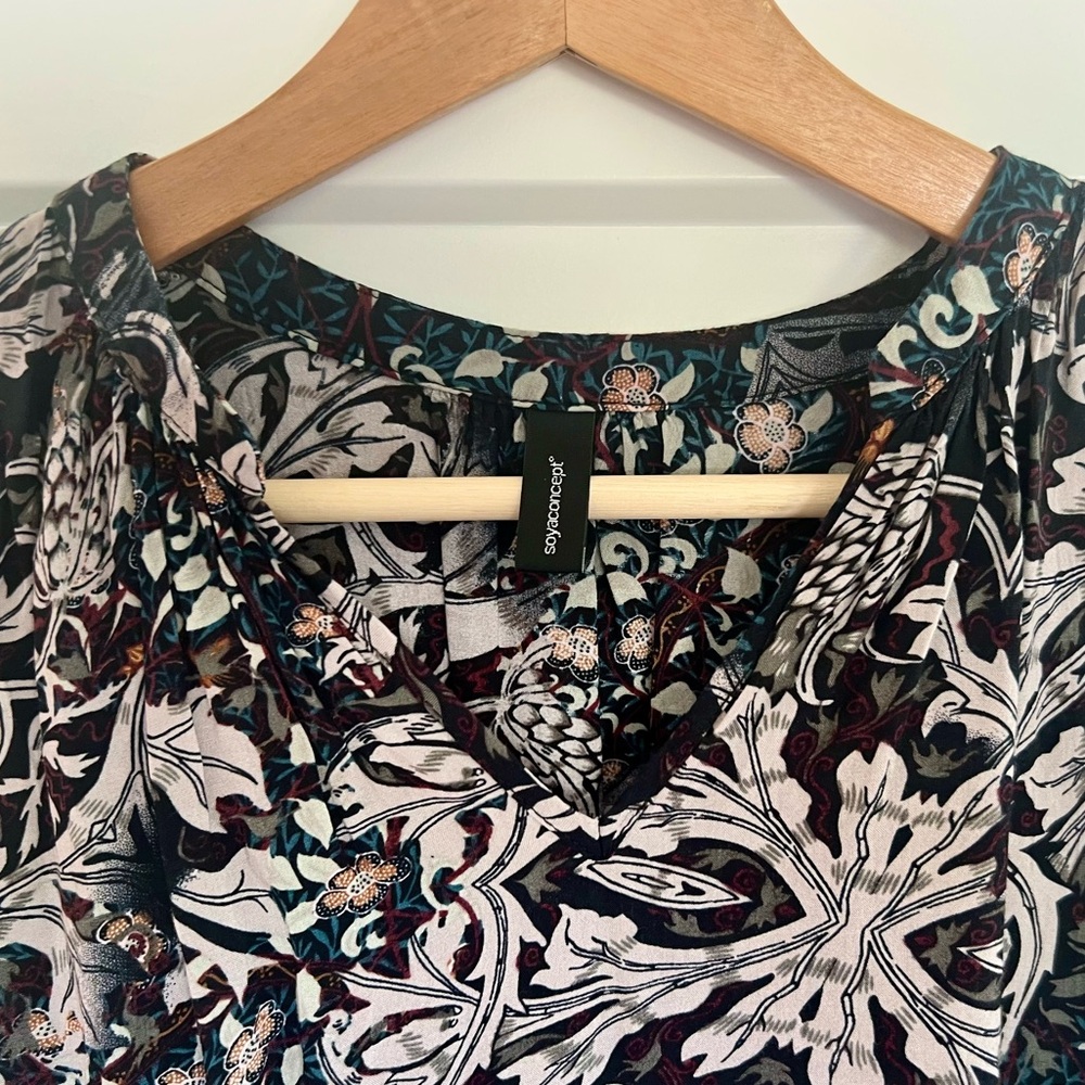 Floral Patterned Tank Top - Picture 2 of 3